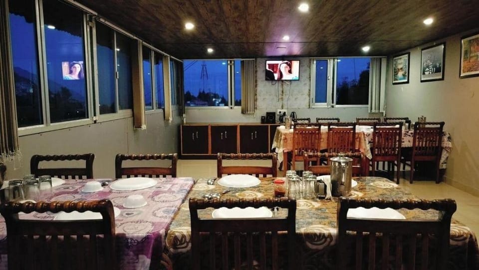 Snow Crest Inn l A Pure Veg Hotel Hotel in Punjab, India