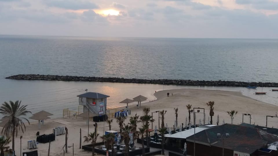 Apartment By the Beach Apartment in Netanya