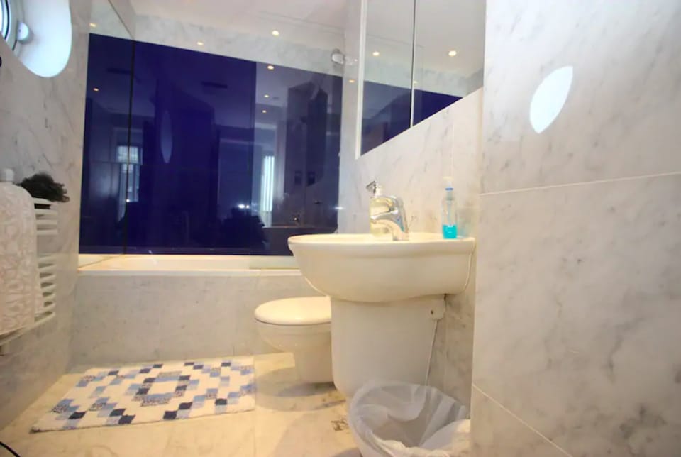 2 Bedroom Penthouse Central London Apartment in City of Westminster