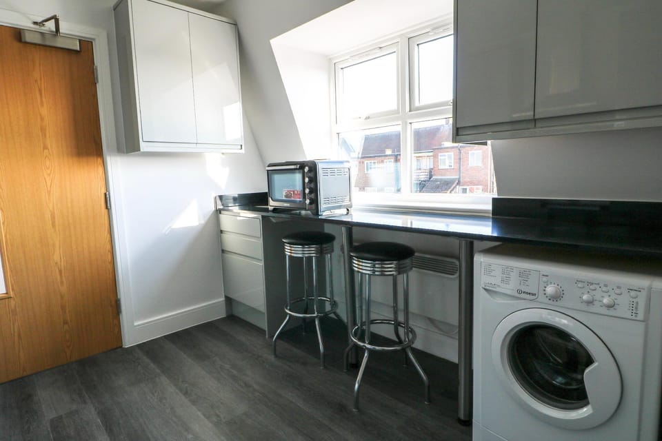 Stylish studio next to Kingsbury F2 Apartment in Edgware