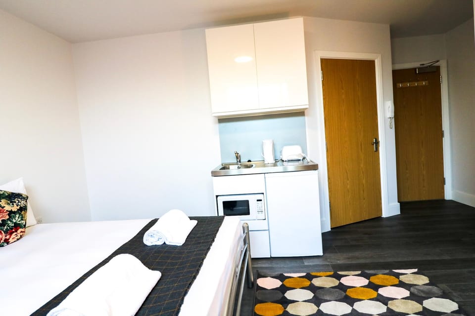 Stylish studio next to Kingsbury F2 Apartment in Edgware