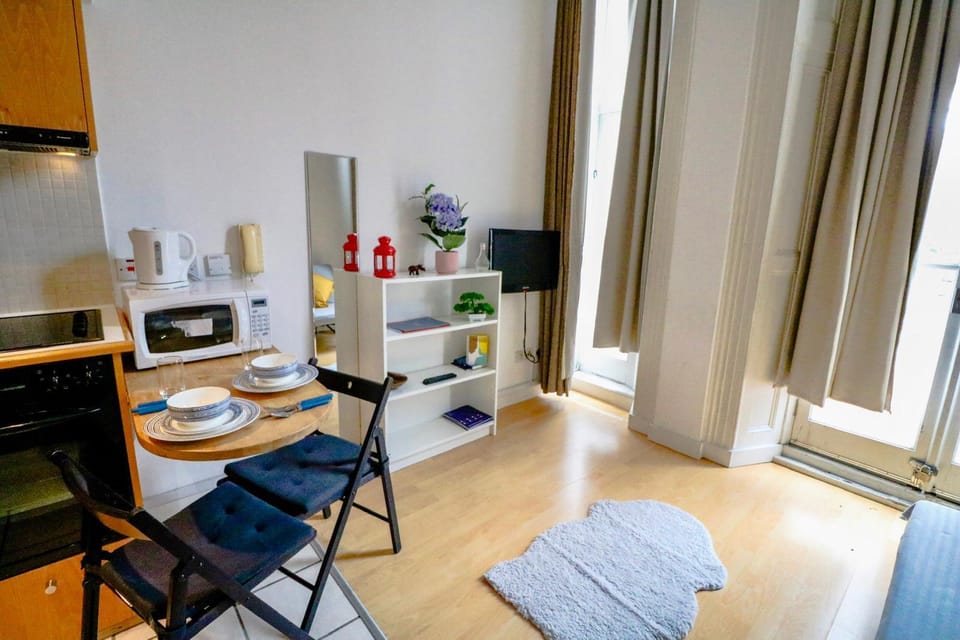 Flat 15 · Spacious Split Level Studio for Families Apartment in City of Westminster