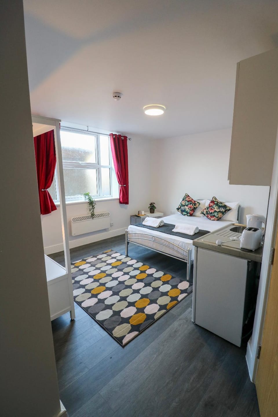 Stylish Studio Kingsbury F8 Apartment in Edgware