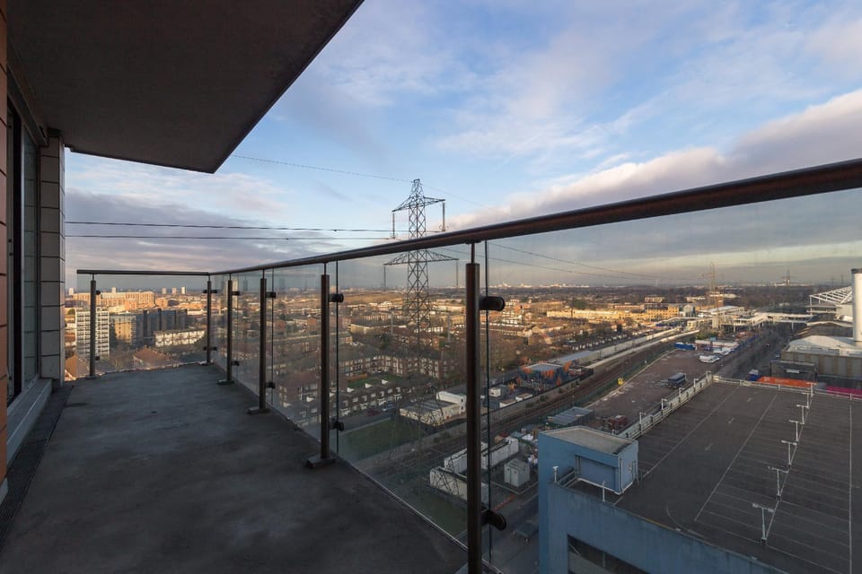 Skyview by Austin David Apartments Apartment in London