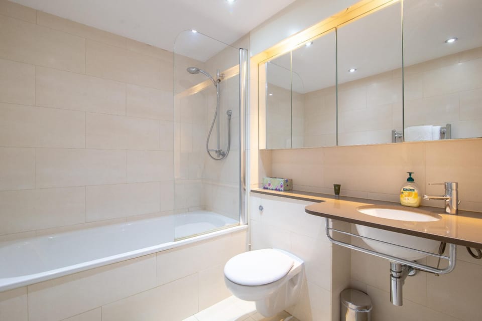 Kenny Apartment by Austin David Apartments Apartment in London