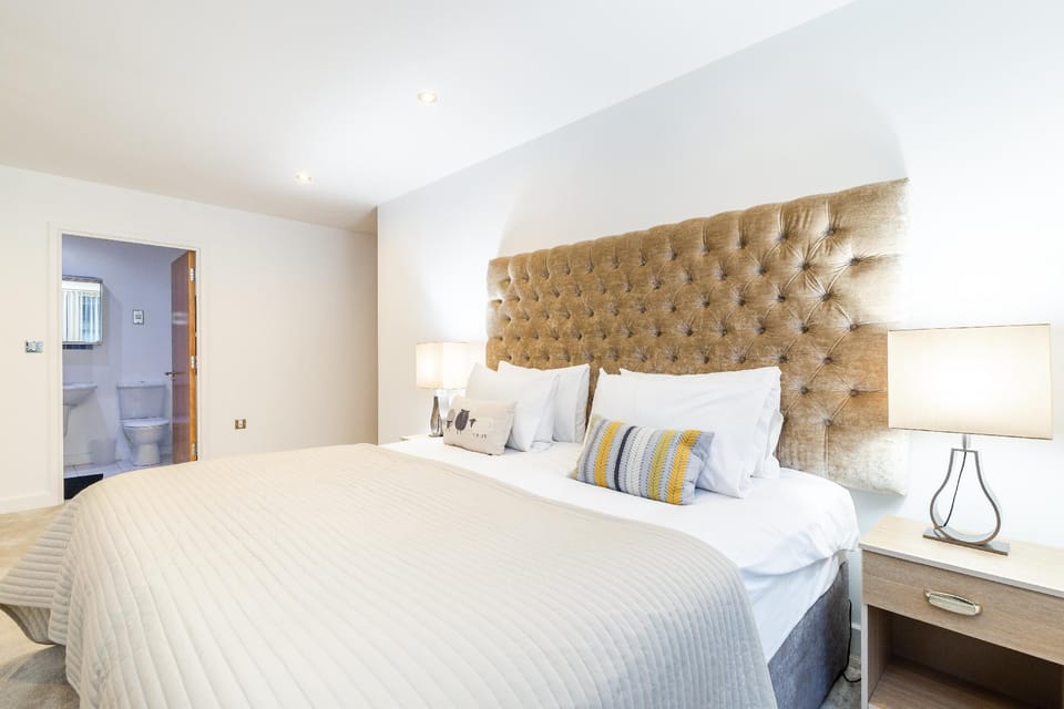 Waterside Bliss by Austin David Apartments Apartment in London