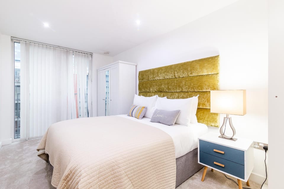 Waterside Bliss by Austin David Apartments Apartment in London