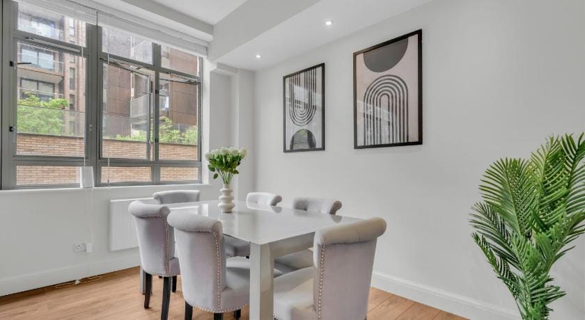 One bedroom Lawrence House Apartment, City Road Apartment in London Borough of Islington