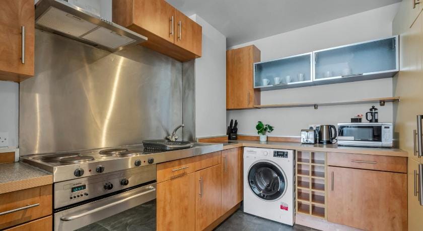 One bedroom Lawrence House Apartment, City Road Apartment in London Borough of Islington