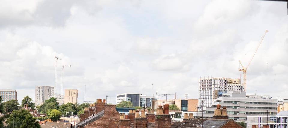 Serviced Apartment, Parking, Netflix, Sleeps 4 Apartment in Coventry