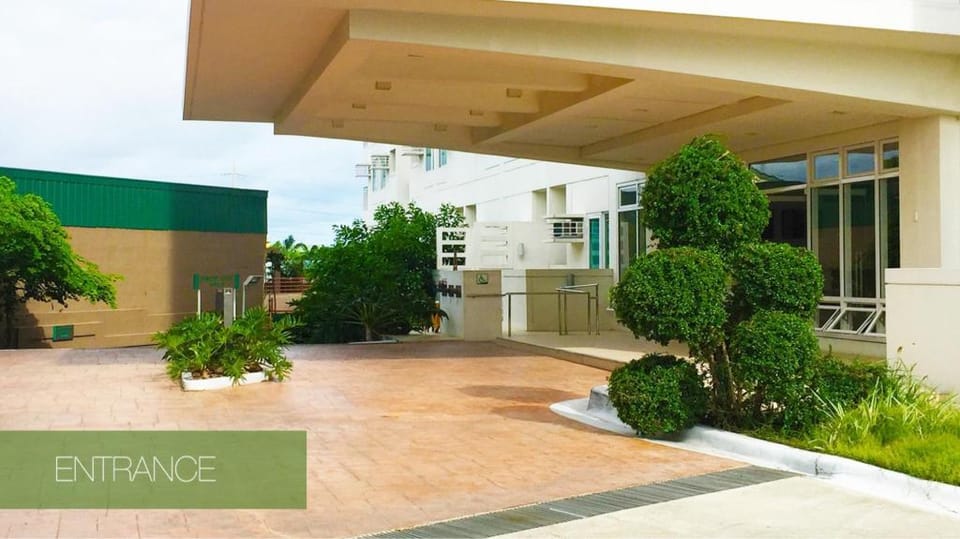 Alabang  1BR w/kitchen/wifi/smartTV/microwave Apartment in Muntinlupa