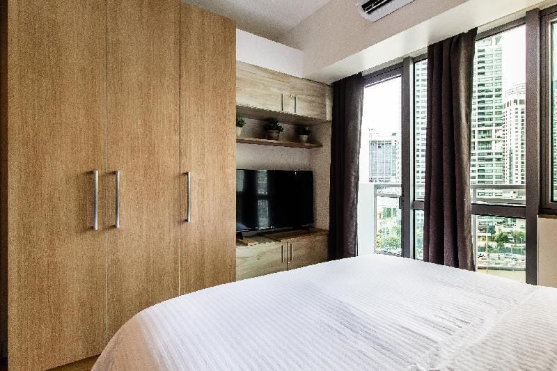  Charming 1BR  Suite @ Acqua Livingstone +Netflix  Apartment in Mandaluyong