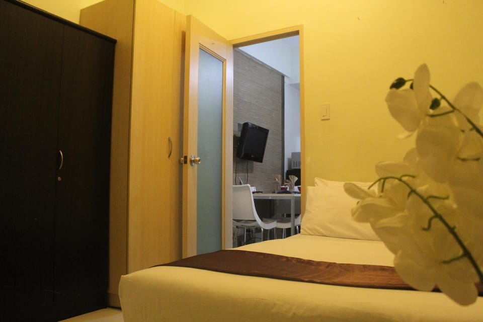CHATEAU ELYSSE  A3 NEAR AIRPORT FREE WIFI Apartment in Paranaque