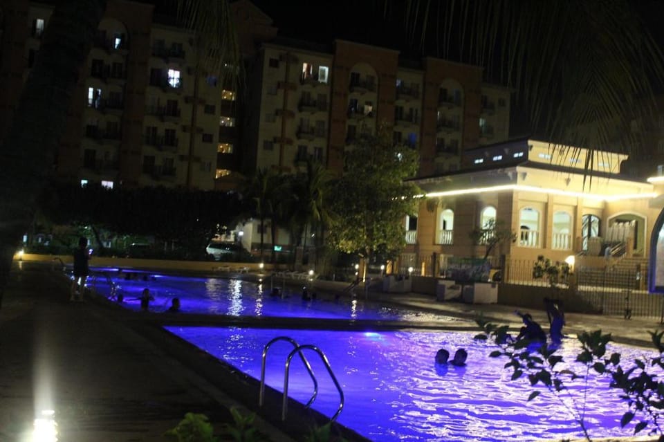 CHATEAU ELYSSE  A4 NEAR AIRPORT  FREE WIFI Apartment in Paranaque