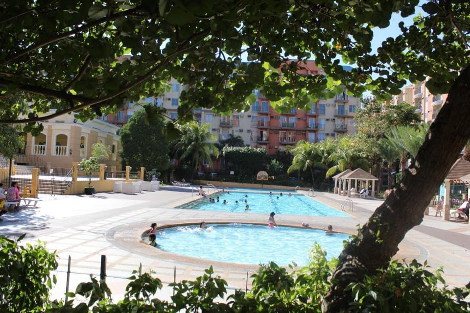 CHATEAU ELYSSE  A4 NEAR AIRPORT  FREE WIFI Apartment in Paranaque