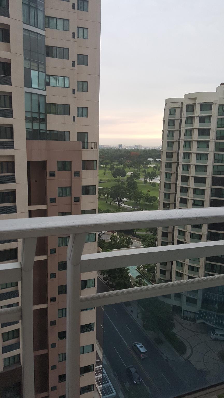 Spacious Modern Apartment near Burgos Circle BGC Apartment in Makati