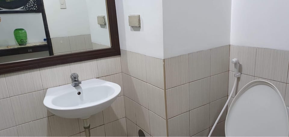 AL-FAYED PROPERTY @ CYPRESS TOWERS Apartment in Makati