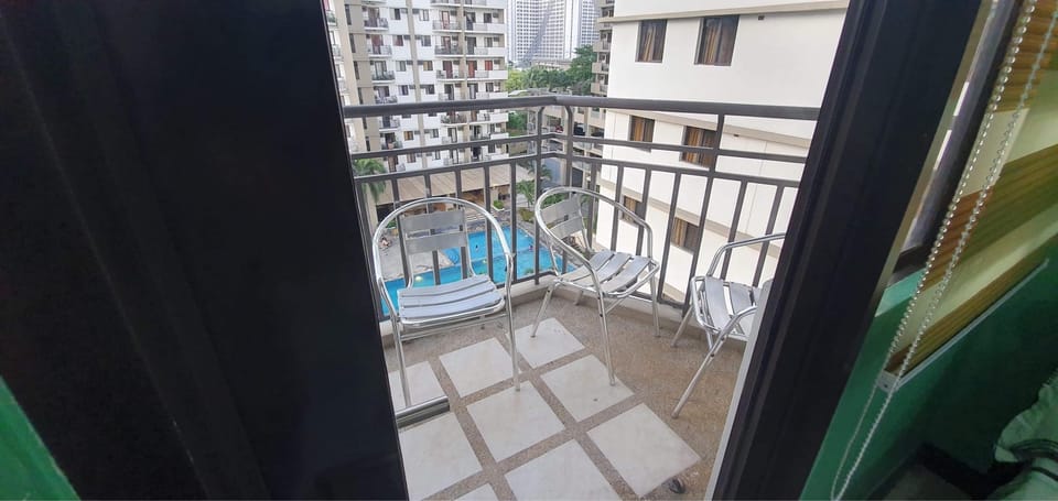 AL-FAYED PROPERTY @ CYPRESS TOWERS Apartment in Makati