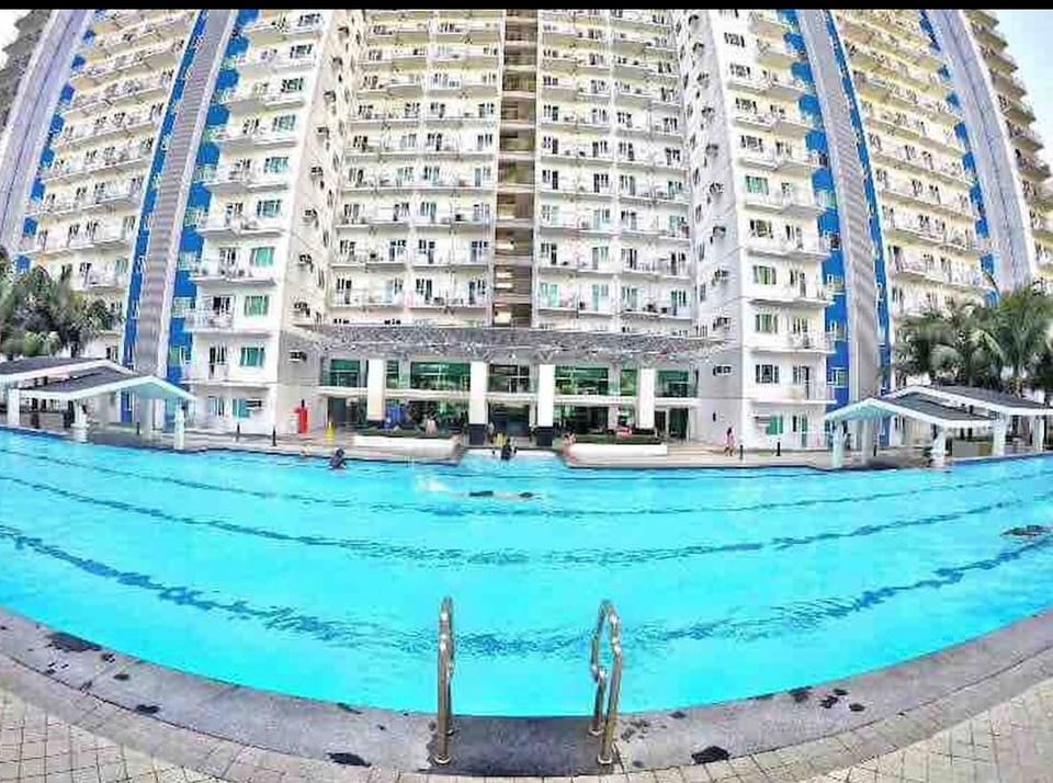 The GRASS RESIDENCIES  condotel @ SM,WIFI NETFLIX Apartment in Quezon City