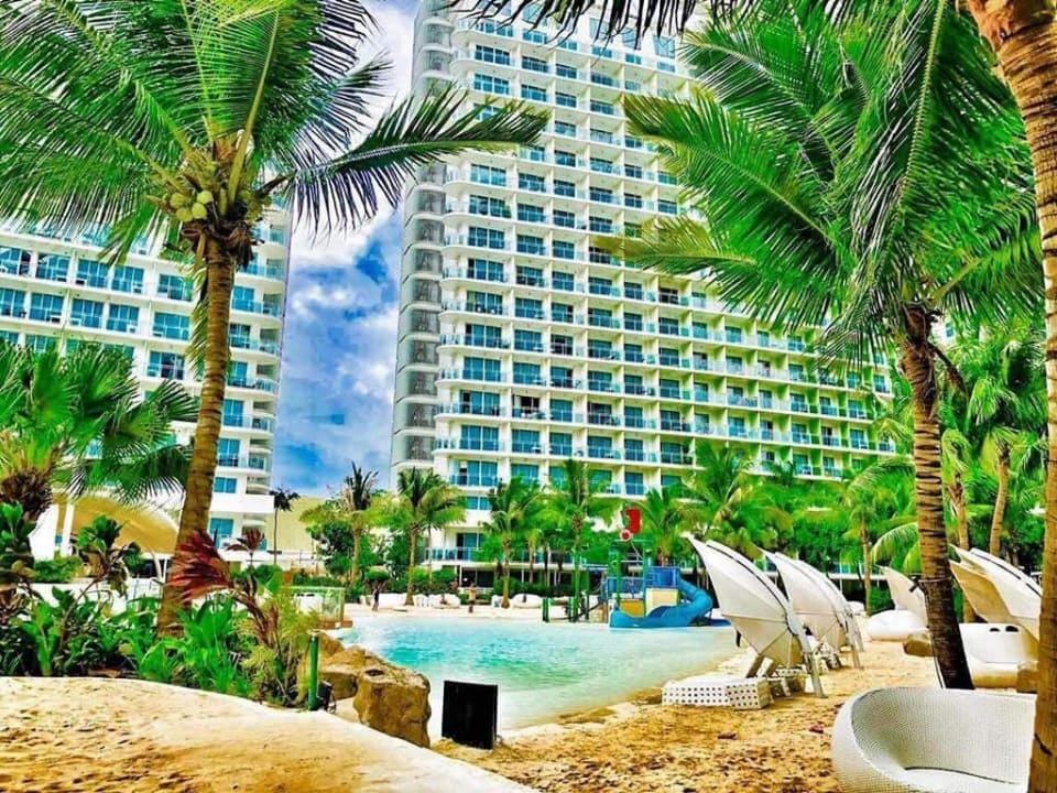 Tropical Themed Unit in Azure Resort 2BR (NETFLIX) Apartment in Paranaque