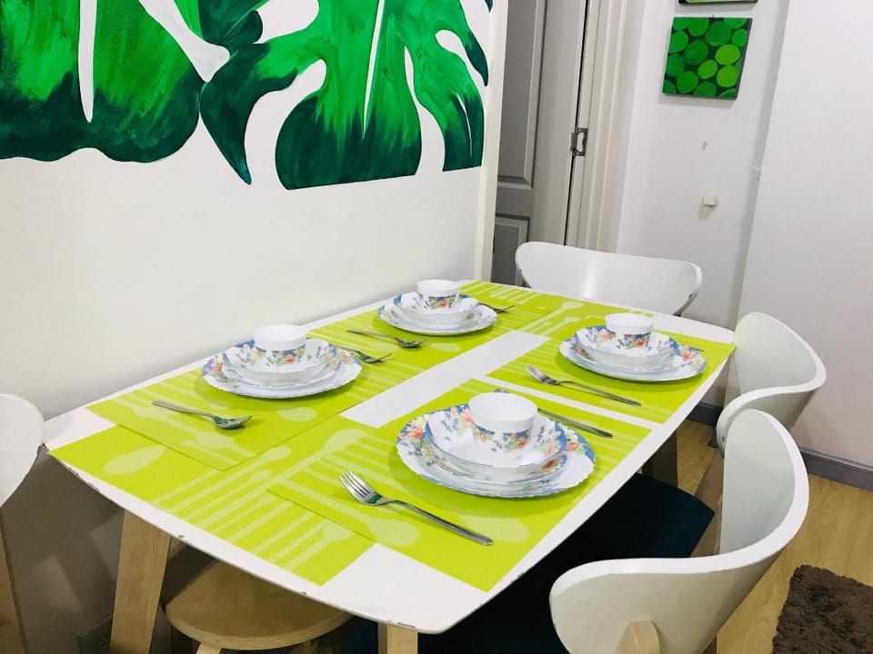 Tropical Themed Unit in Azure Resort 2BR (NETFLIX) Apartment in Paranaque