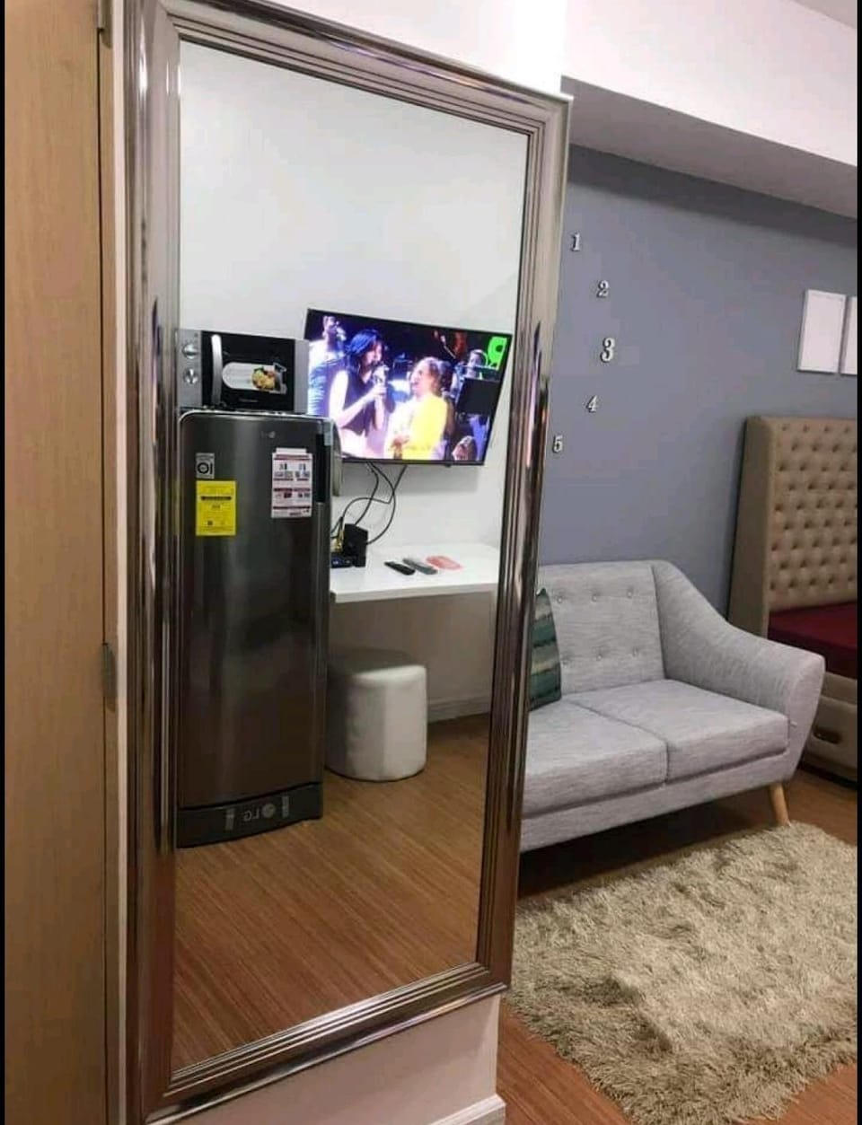 Cozy Studio | Fast Wifi | Netlix | Pool | Balcony Apartment in Makati