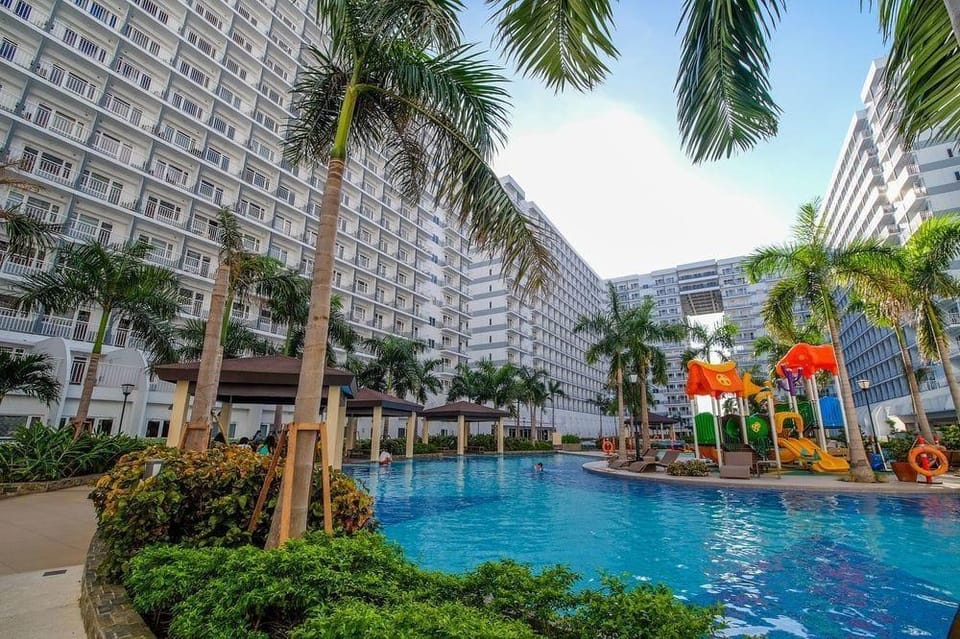 Modern Getaway with Parking Shell MOA Apartment in Pasay