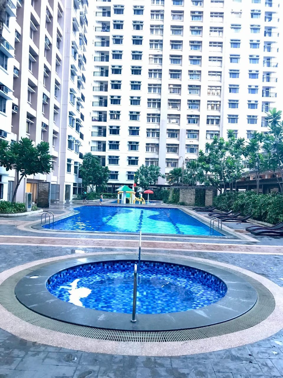 Condotel Deluxe at Manhattan Araneta  Near Gateway Apartment in Pasig