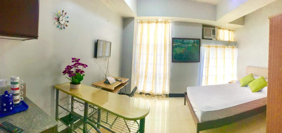 Condotel Deluxe at Manhattan Araneta  Near Gateway Apartment in Pasig