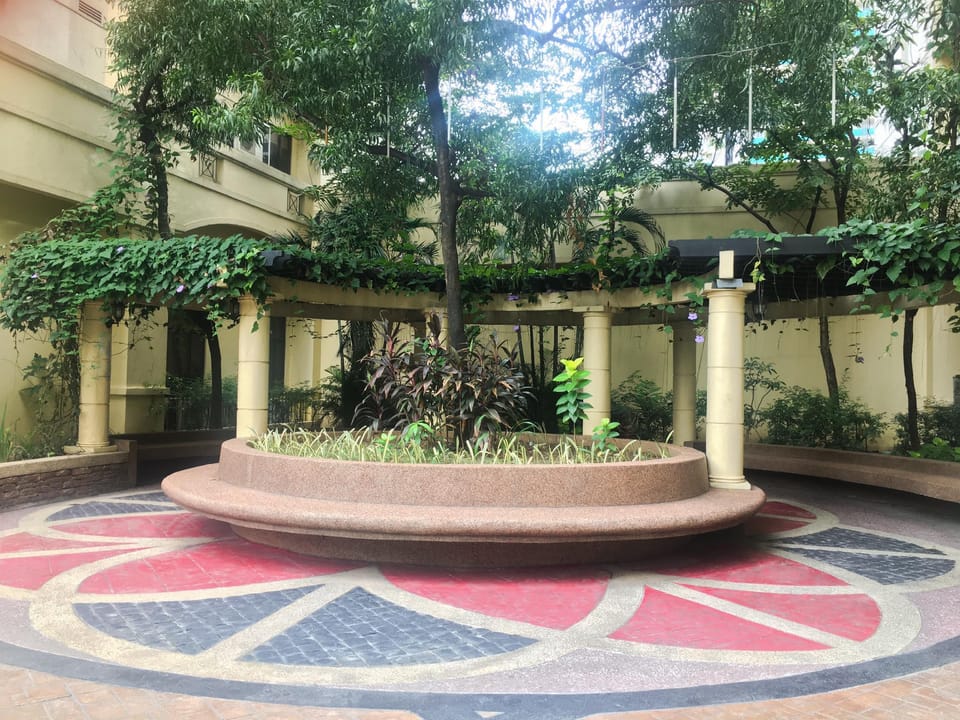 Forbeswood Heights (4E) | 2BR near Airport | 6 Pax Apartment in Makati
