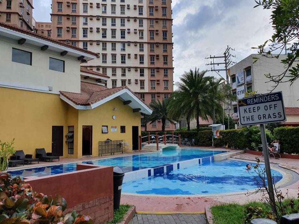 Cozy Studio at Avida Towers Sucat near NAIA & SM Apartment in Paranaque