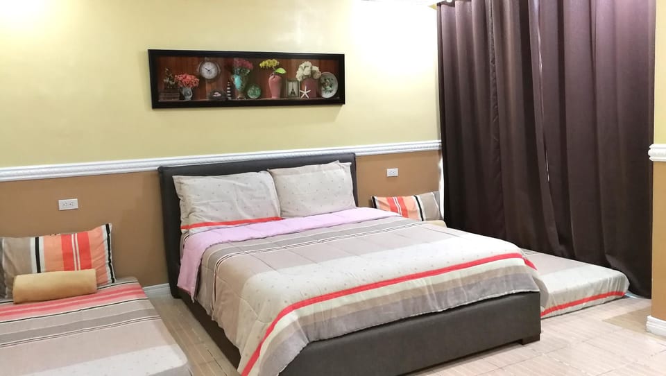 EVP Classic Victorian 2 Bedroom Robinsons Place Vacation rental in Manila City