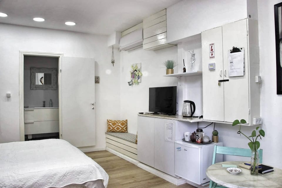 Beautiful urban studio Apartment in Tel Aviv-Yafo