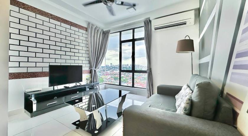 RenoSuite 1Tebrau @ 3BR 5pax near Midvelley by UHA Apartment in Johor Bahru