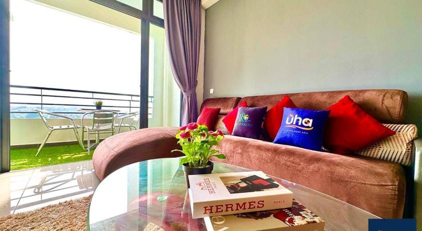 RenoSuite 1Tebrau @ 3BR 5pax near Midvelley by UHA Apartment in Johor Bahru