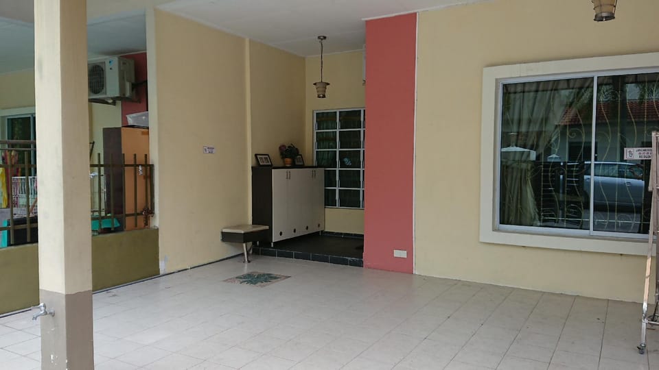 Bandar Putra Kulai Guest House  Vacation rental in Johor