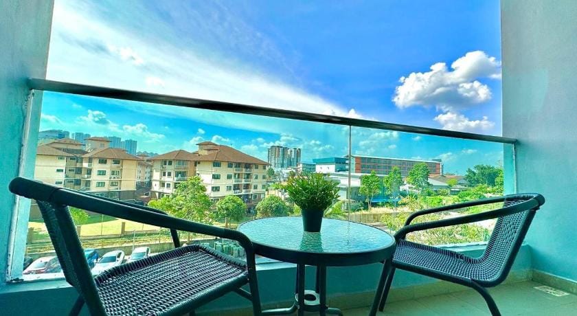 Wooden Suite . The Season @ 3BR 9Pax near KSL Mall Apartment in Johor Bahru