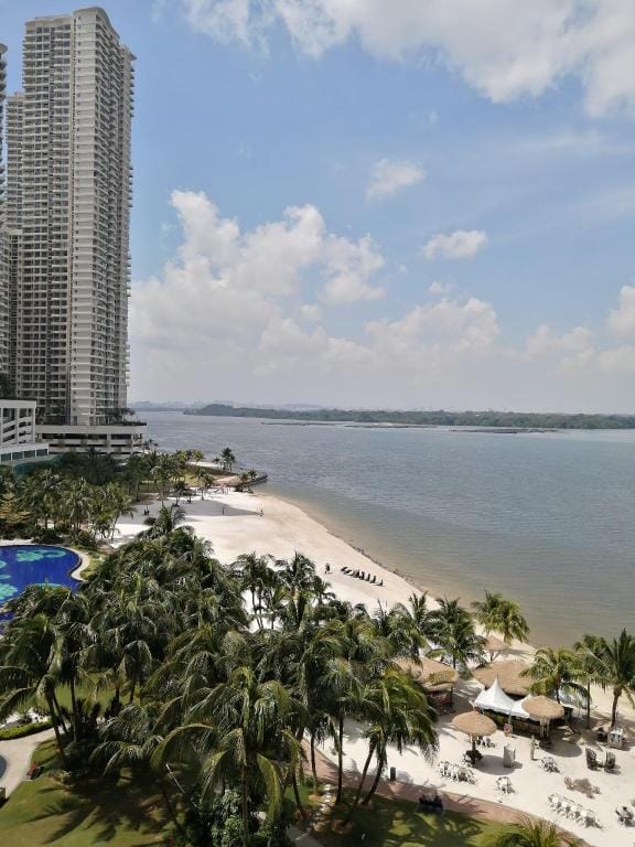 Astonishing "270" Unblock Sea view Danga Bay★ Apartment in Johor Bahru
