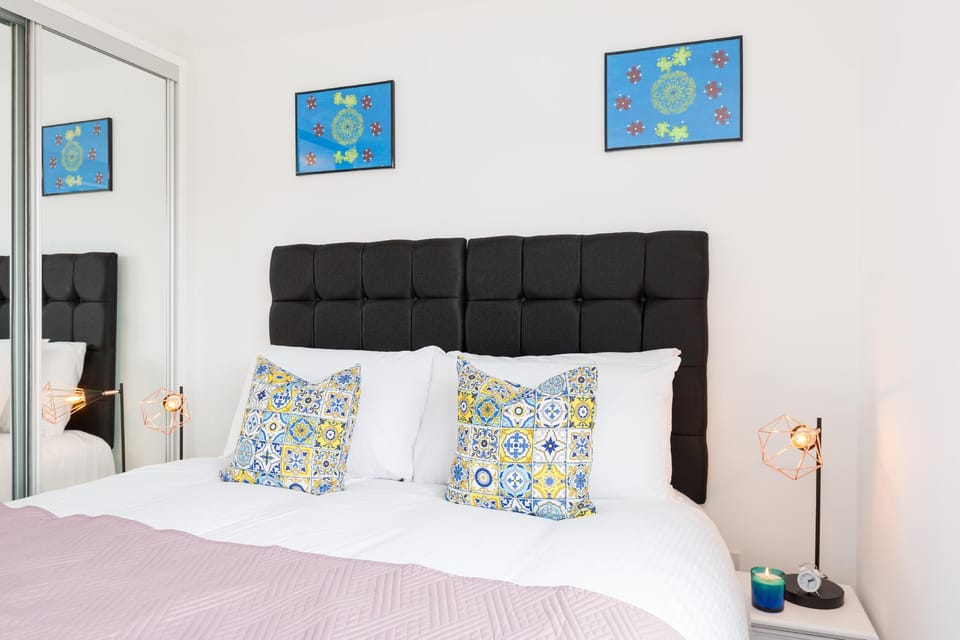 Svelte Living- Lovely house with parking-sleeps 10 Vacation rental in Birmingham