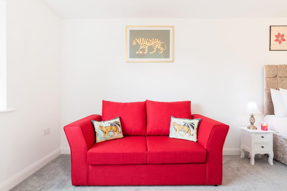 Svelte Living- Lovely house with parking-sleeps 10 Vacation rental in Birmingham