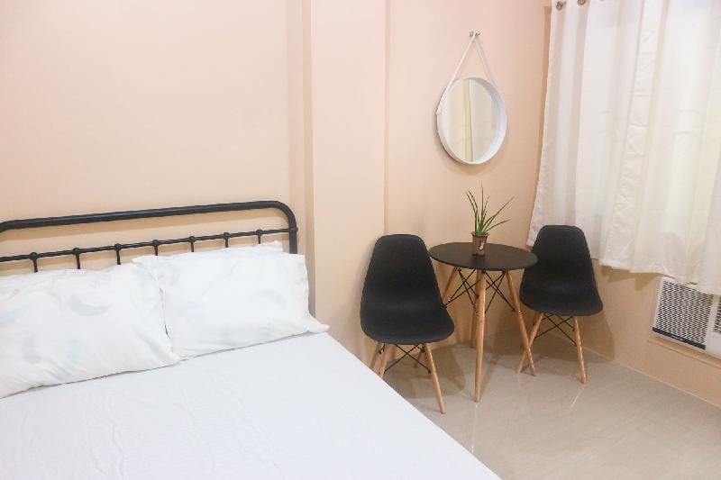 Iloilo Transient Rooms | 1-2 pax room | Room J Apartment in Iloilo City