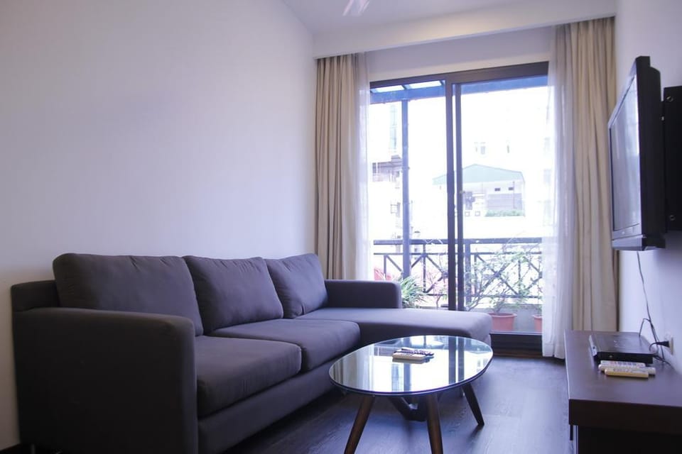 Balcony Apt 1 bedroom/ Near Vincom - Lotte Apartment in Hanoi