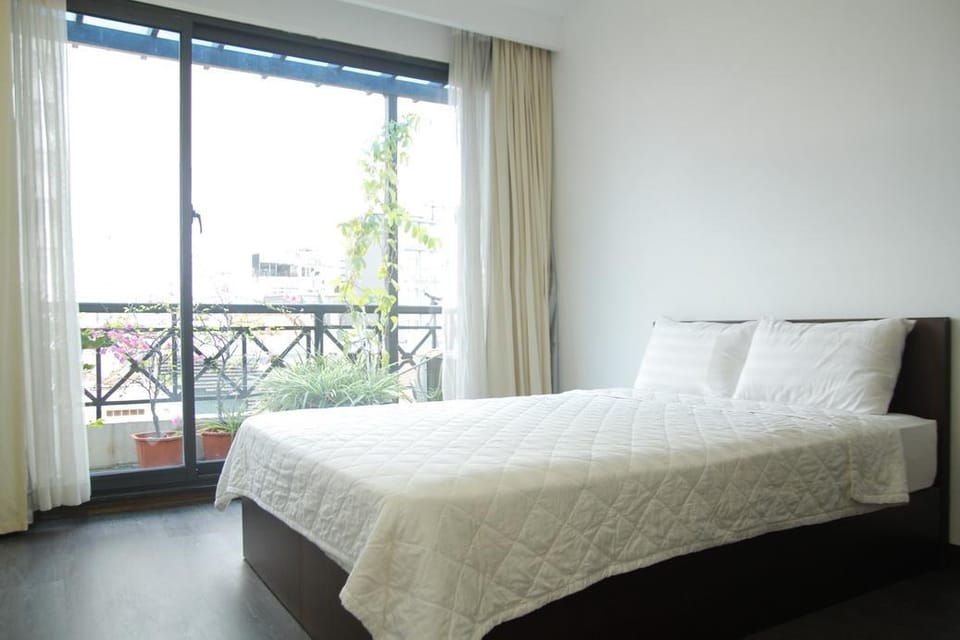 Balcony Apt 1 bedroom/ Near Vincom - Lotte Apartment in Hanoi