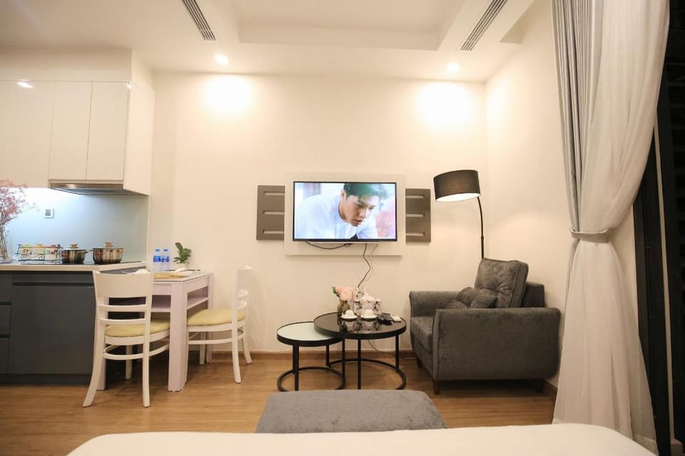 Studio Vinhomes GreenBay@Luxury View lake@Hanoi 35 Apartment in Laos
