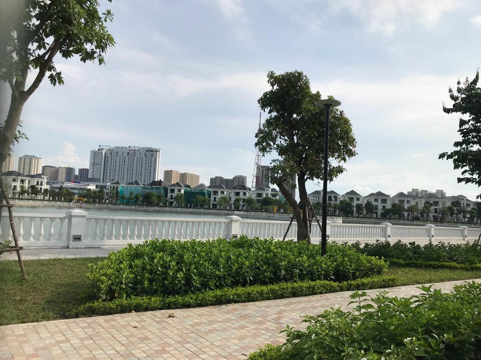 Vinhomes Greenbay-Luxury, lake view apartment, 1BR Apartment in Laos