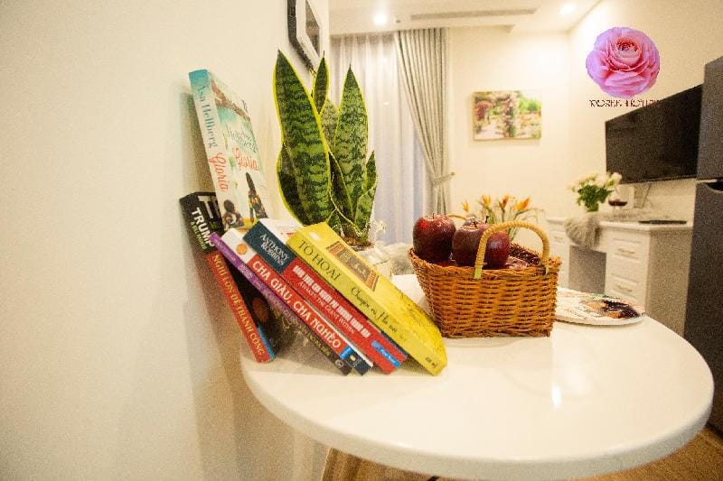 Queen Studio//Vinhomes Greebay near JW Marriott Apartment in Hanoi