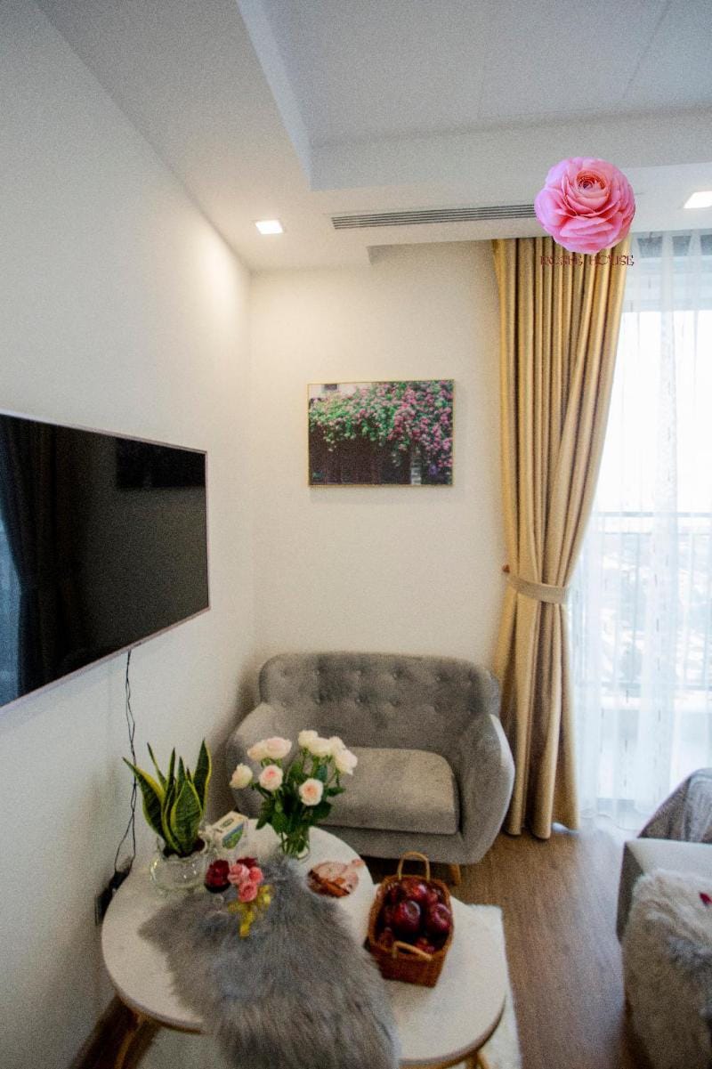 Queen Studio//Vinhomes Greebay near JW Marriott Apartment in Hanoi