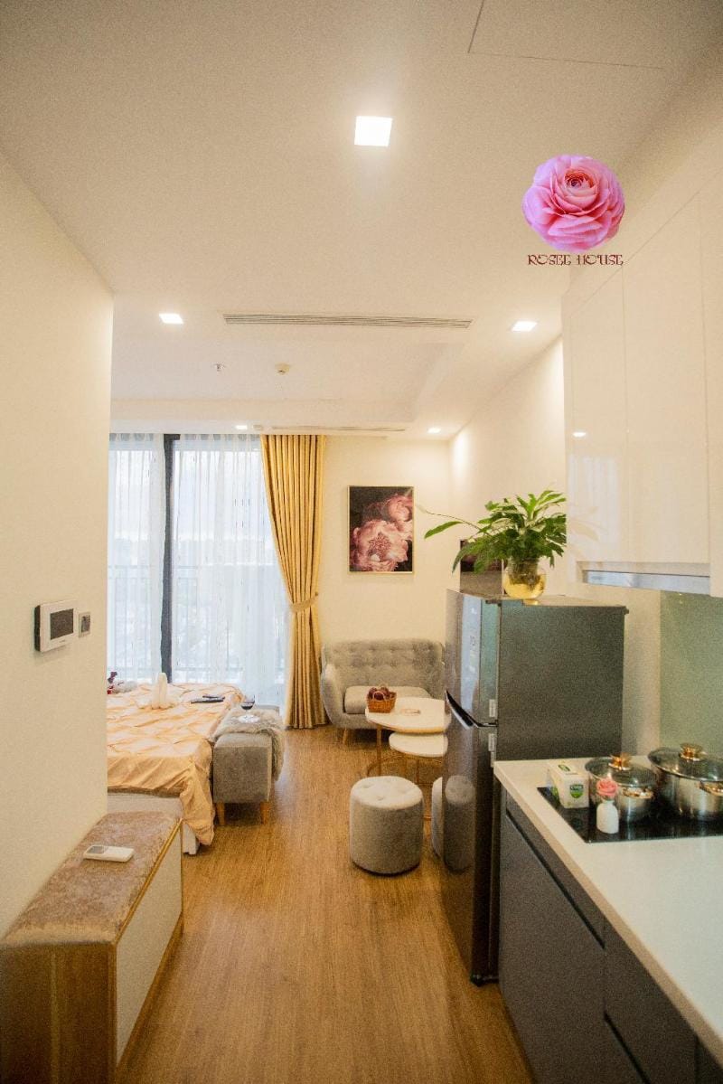 Queen Studio//Vinhomes Greebay near JW Marriott Apartment in Hanoi