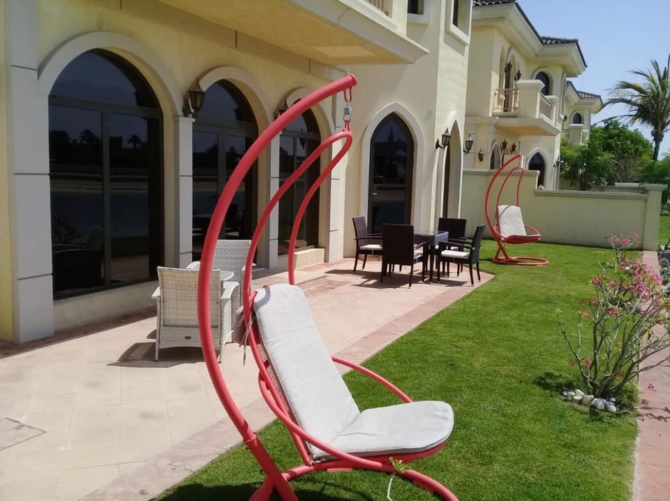 Luxury 4 Br villa on Palm Jumeirah Vacation rental in Dubai