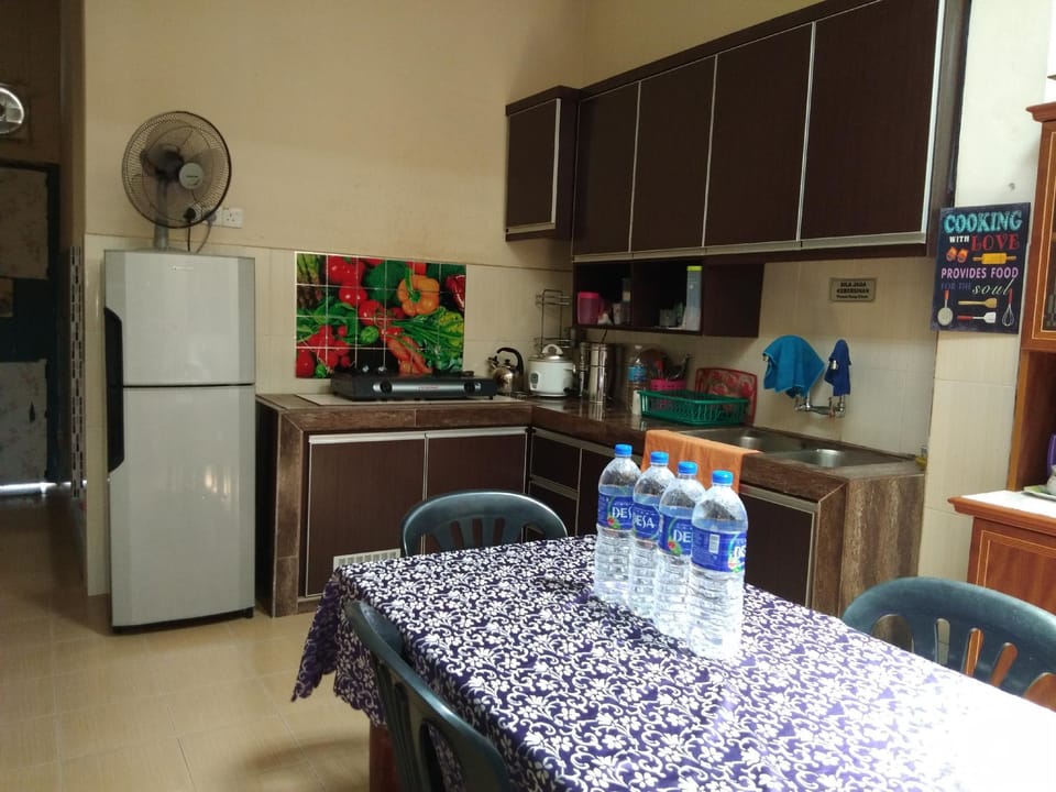 TERATAK DHEDAUN HOMESTAY bandar kuantan dan HTAA Vacation rental in Pahang, Malaysia